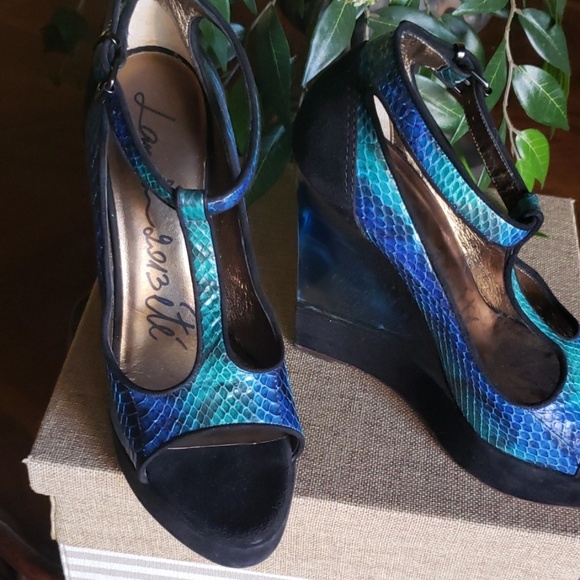 Shoes - Picture 6 of 8